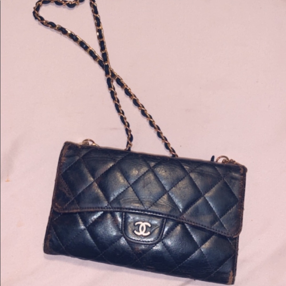 Vintage Chanel crossbody Wallet